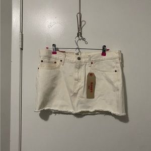 Levi’s denim skirt size 31 Brand New